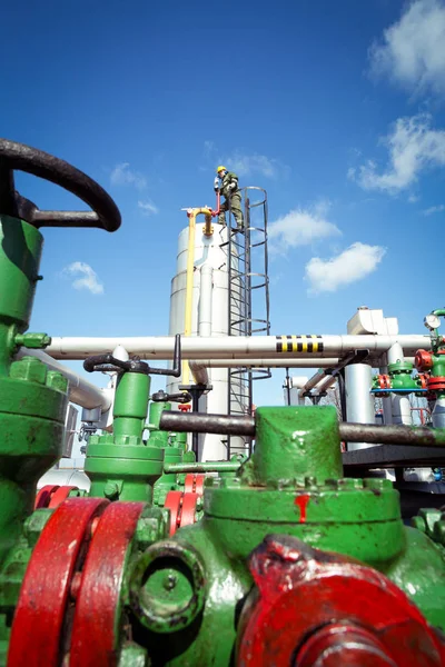 Engenheiro de petróleo dentro da indústria de combustível — Fotografia de Stock