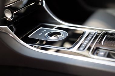 Lüks araba iç modern shift vites