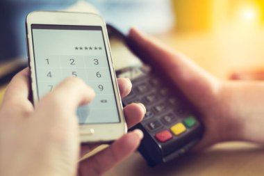 NFC teknolojisini kullanarak akıllı telefon ödeme