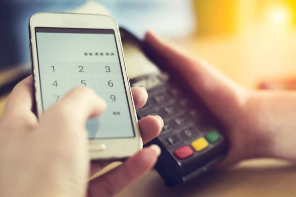 Paying through smartphone using NFC technology — Stock Photo, Image