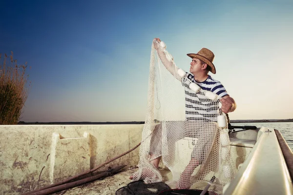 Fisherman throwing the net — Stock Photo, Image