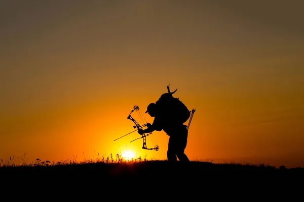 Silhouette di un cacciatore di archi — Foto Stock