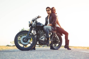 Vintage özel motosiklet bisikletçileri seksi Çift