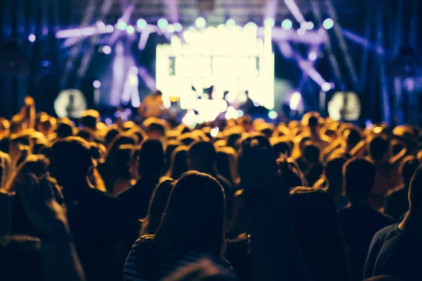 kalabalık bir konser