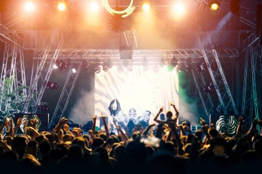 kalabalık bir konser