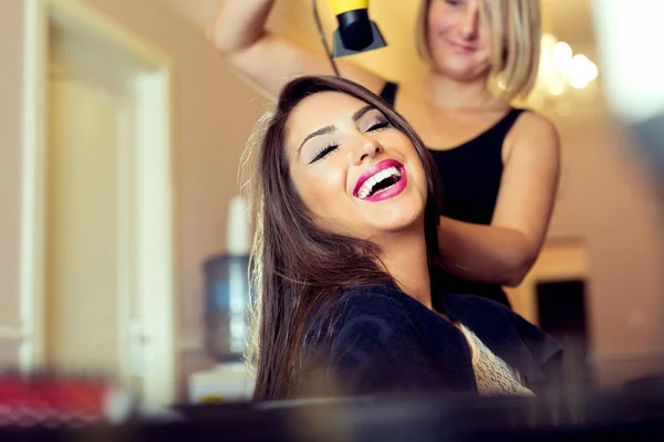 Portrait Happy Woman Hair Salon — Stock Photo, Image