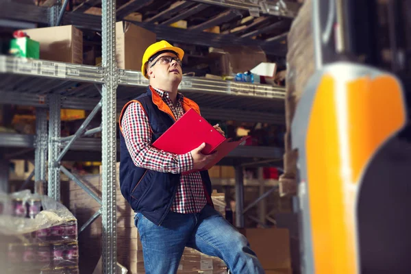 Manager In Warehouse With Clipboard — Stock Photo, Image