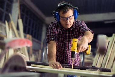 Elektrikli matkap Delme ahşap tahta atölye ile marangoz