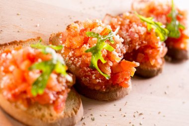 Bruschetta taze sebze ile