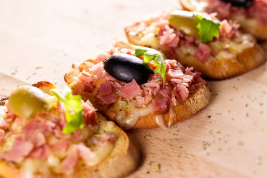 Bruschetta taze sebze ile