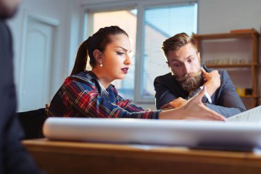 ekip iş adamları ofiste toplantısı