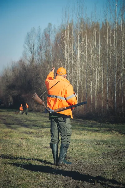 Groep Van Jagers Tijdens Jacht Het Bos — Stockfoto