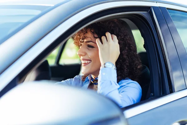 Pretty Young Woman Driving Her New Car — Stock Photo, Image