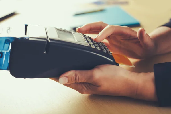 Woman Pay Credit Card Pos Terminal Credit Card — Stock Photo, Image