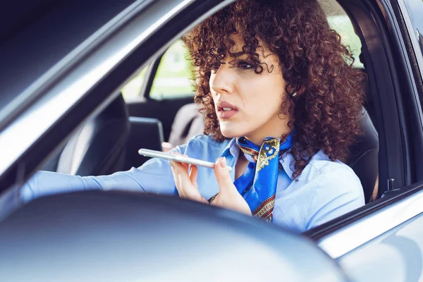 Business Woman Sits Car Speaks Phone — Stock Photo, Image