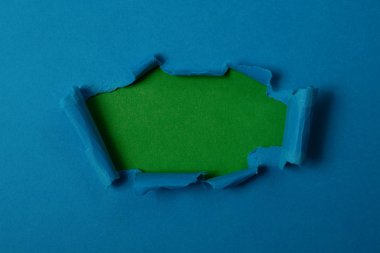 Gazetede bir delik. Kopyalanmış kağıt, kopyalanacak yer.