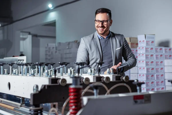 Manažer Závodu Při Kontrole Výroby — Stock fotografie