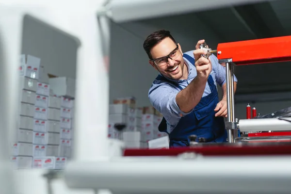 Ingeniero Mecánico Que Trabaja Máquinas — Foto de Stock