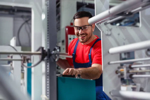 Industriemaschinenführer Arbeitet Fabrik — Stockfoto