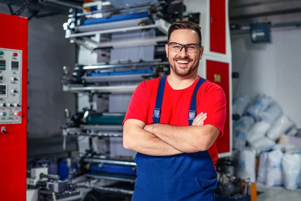 Cheerful Factory Worker Arms Crossed — Stock Photo, Image