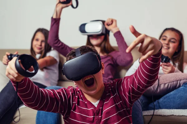 Adolescentes Jogando Videogame Casa — Fotografia de Stock