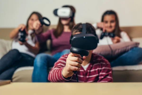 Adolescentes Jogando Videogame Casa — Fotografia de Stock