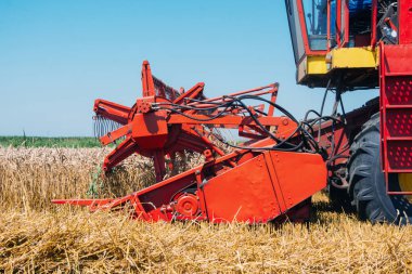Alan üzerinde çalışırken makine detaylarının kapatılması.