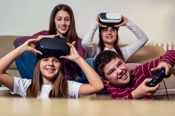 Adolescentes Jogando Videogame Casa — Fotografia de Stock