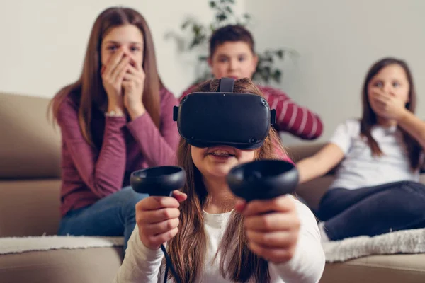 Adolescentes Jogando Videogame Casa — Fotografia de Stock