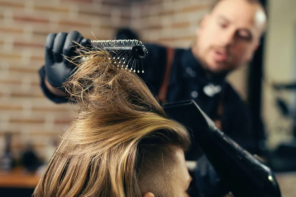 Barber Drying Male Hair Hairdressing Salon — Stock Photo, Image