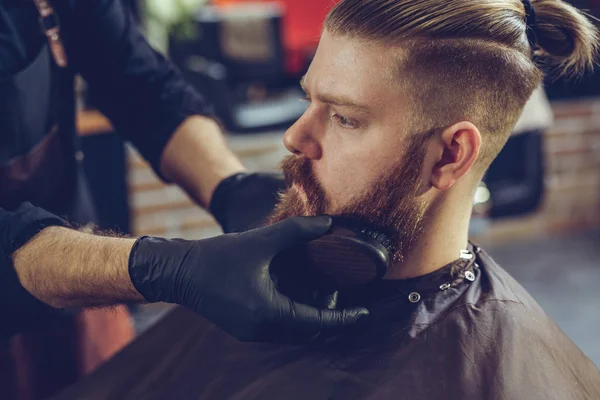 Process Creating Hairstyle Styling Beard Men Man Barbershop — Stok fotoğraf