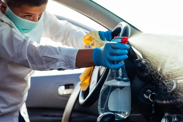 Καθαρισμός Εσωτερικού Αυτοκινήτου Και Ψεκασμός Υγρό Απολύμανσης Πρόληψη Της Λοίµωξης — Φωτογραφία Αρχείου