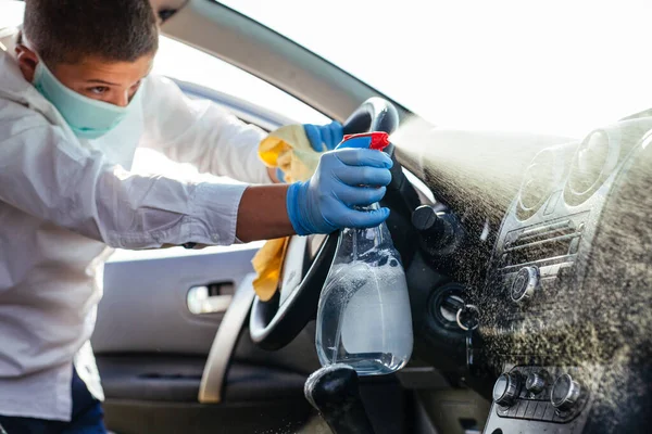 Καθαρισμός Εσωτερικού Αυτοκινήτου Και Ψεκασμός Υγρό Απολύμανσης Πρόληψη Της Λοίµωξης — Φωτογραφία Αρχείου