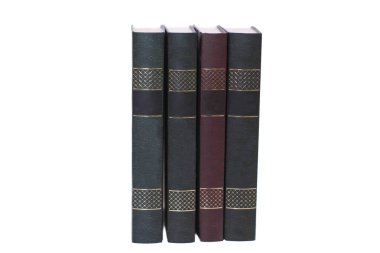 Kalın kapaklı kitaplar beyaz arka planda, izole. Kitap Koleksiyonu