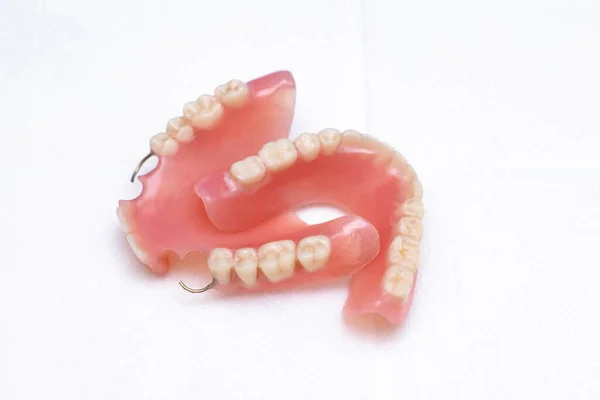 Dentaduras Situam Sobre Fundo Branco Maxilar Superior Inferior Vista Superior — Fotografia de Stock