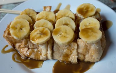 Beyaz yemek, lezzetli tatlı karamel banana tost