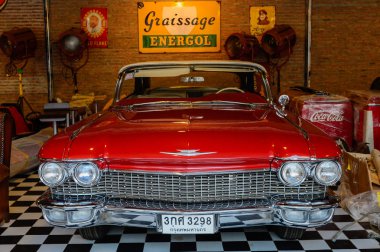 Gece pazarı, Srinakarin road, Bangkok, Tayland, Thailand, eski eski model araba göster