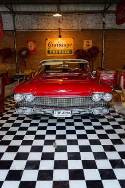 Gece pazarı, Srinakarin road, Bangkok, Tayland, Thailand, eski eski model araba göster