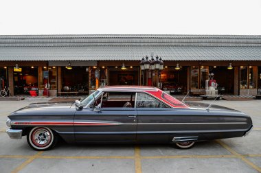 Gece pazarı, Srinakarin road, Bangkok, Tayland, Thailand, eski eski model araba