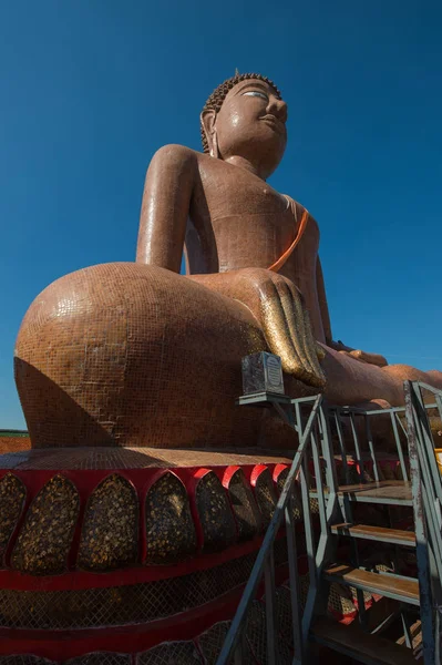 ワット クラン ビッグバン プラ寺、タイ ・ Nakhonpratom 県大仏 — ストック写真