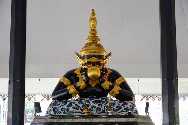 Phrararhu ワット Srisa ひも寺、ナコーンパトム県、タイのお守り — ストック写真
