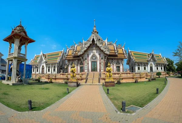 Wat Srisa Thong Temple, Nakhon Chaisi, província de Nakhon Pathom, Tailândia . — Fotografia de Stock