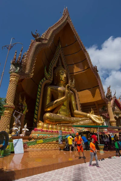 Grande estátua de Buda no templo wat tham-sua, província de Kanchanaburi, Tailândia — Fotografia de Stock