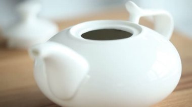  Ahşap arka plan üzerinde çayı