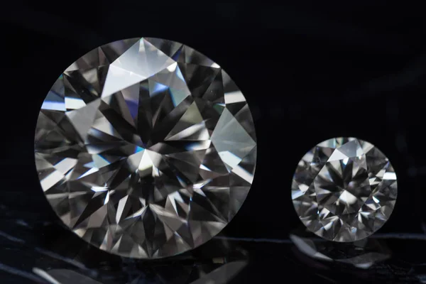Πολυτελή Διαμάντια Μεγάλο Και Μικρό Μέγεθος Διαμάντια — Φωτογραφία Αρχείου