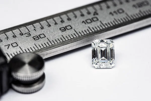 Smaragdový Diamant Měřicí Nástroj — Stock fotografie