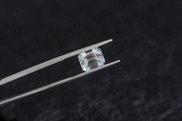 Emerald Cut Diamond Smycken Tweezers — Stockfoto
