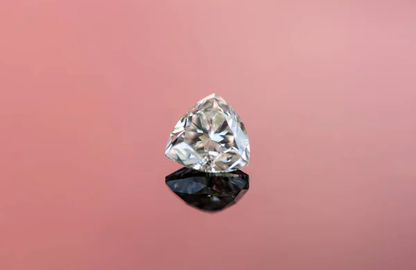 Trillion Corte Diamante Fundo Rosa — Fotografia de Stock