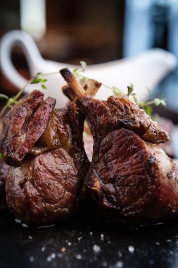 Çeşitli lezzetli biftek