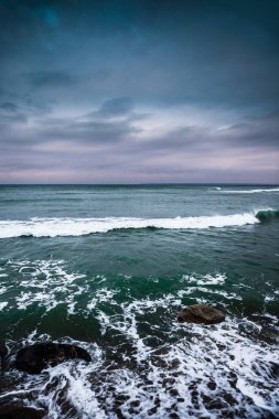 Denizin üzerinde gün batımı